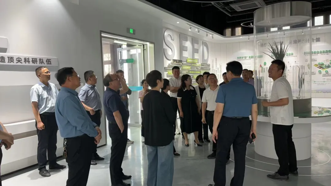 金乡县劳动模范协会成员来集团参观指导工作
