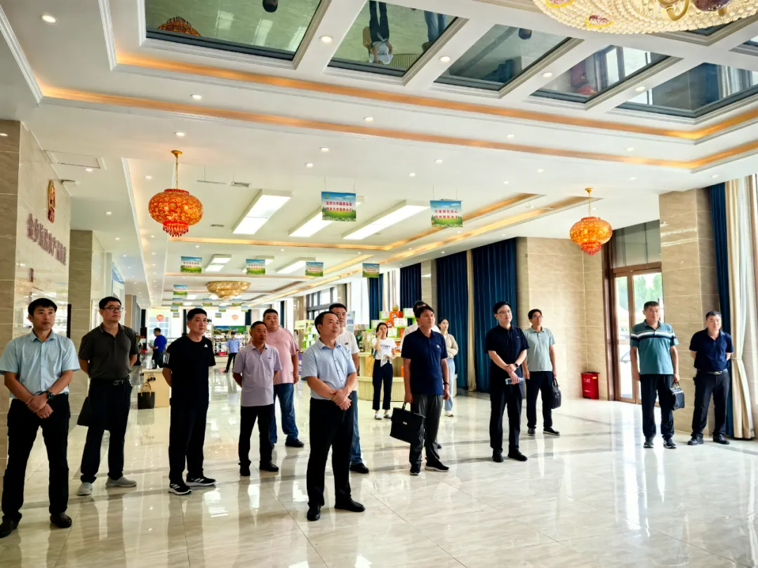 兖州区供销社党组成员、理事会副主任袁鲁齐来集团调研社会化服务工作