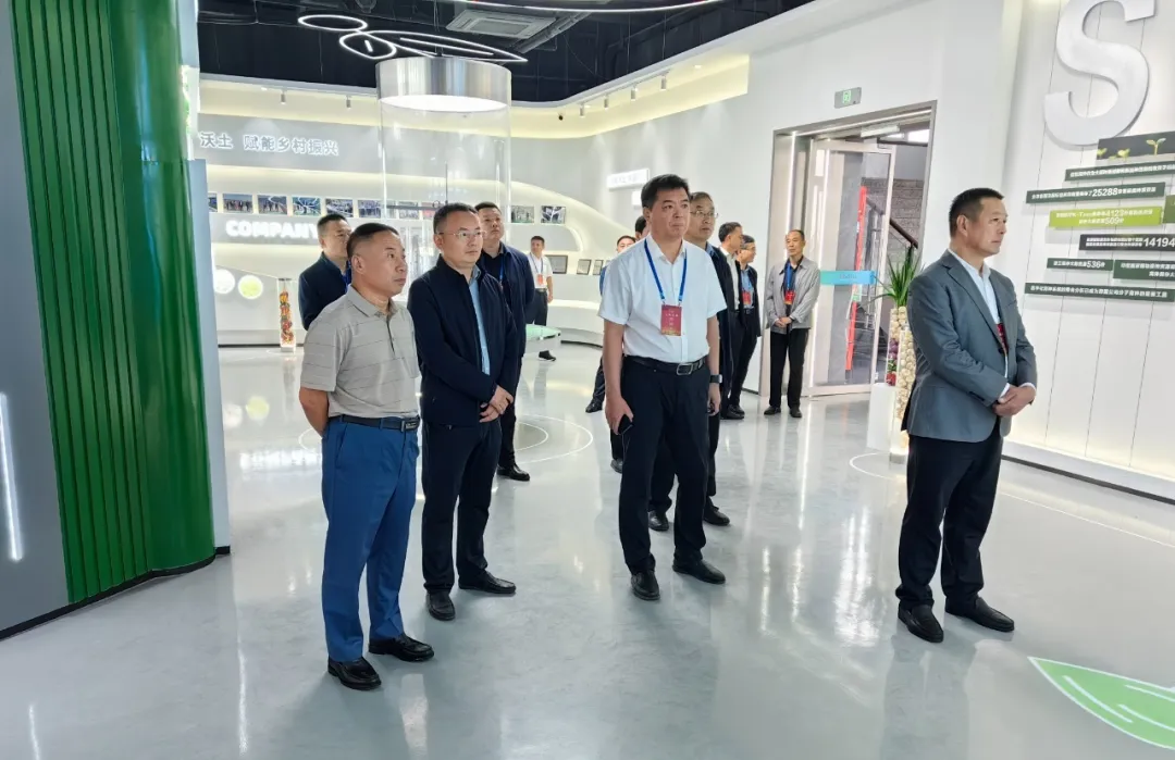 全县乡村振兴“百区千村”示范创建、文旅融合工作调研组到金春雨公司调研
