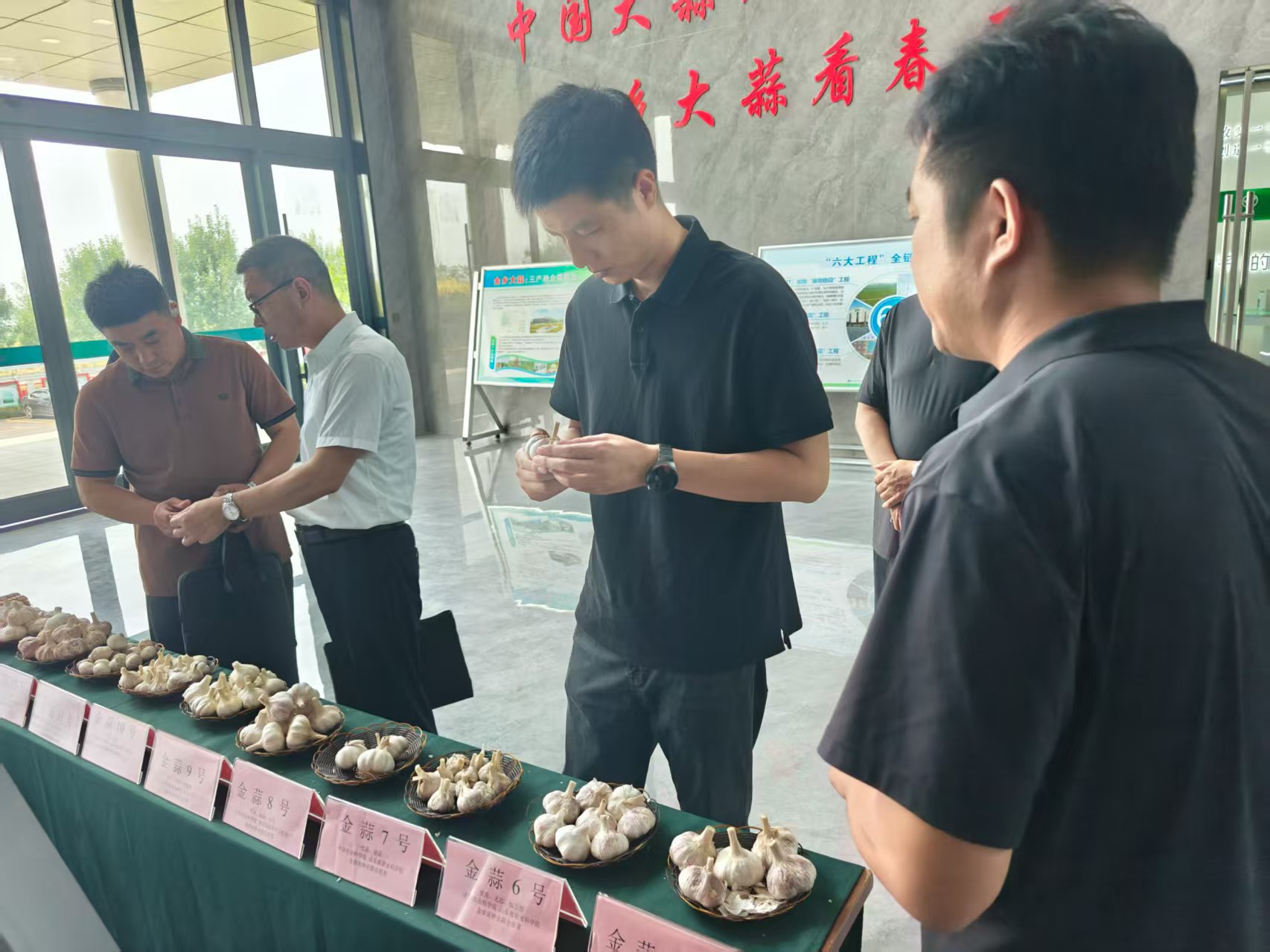 河南省周口市供销农业服务公司领导到京信集团考察交流，共商农业合作新篇